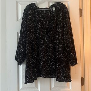 Loralette Black and White Patterned Top